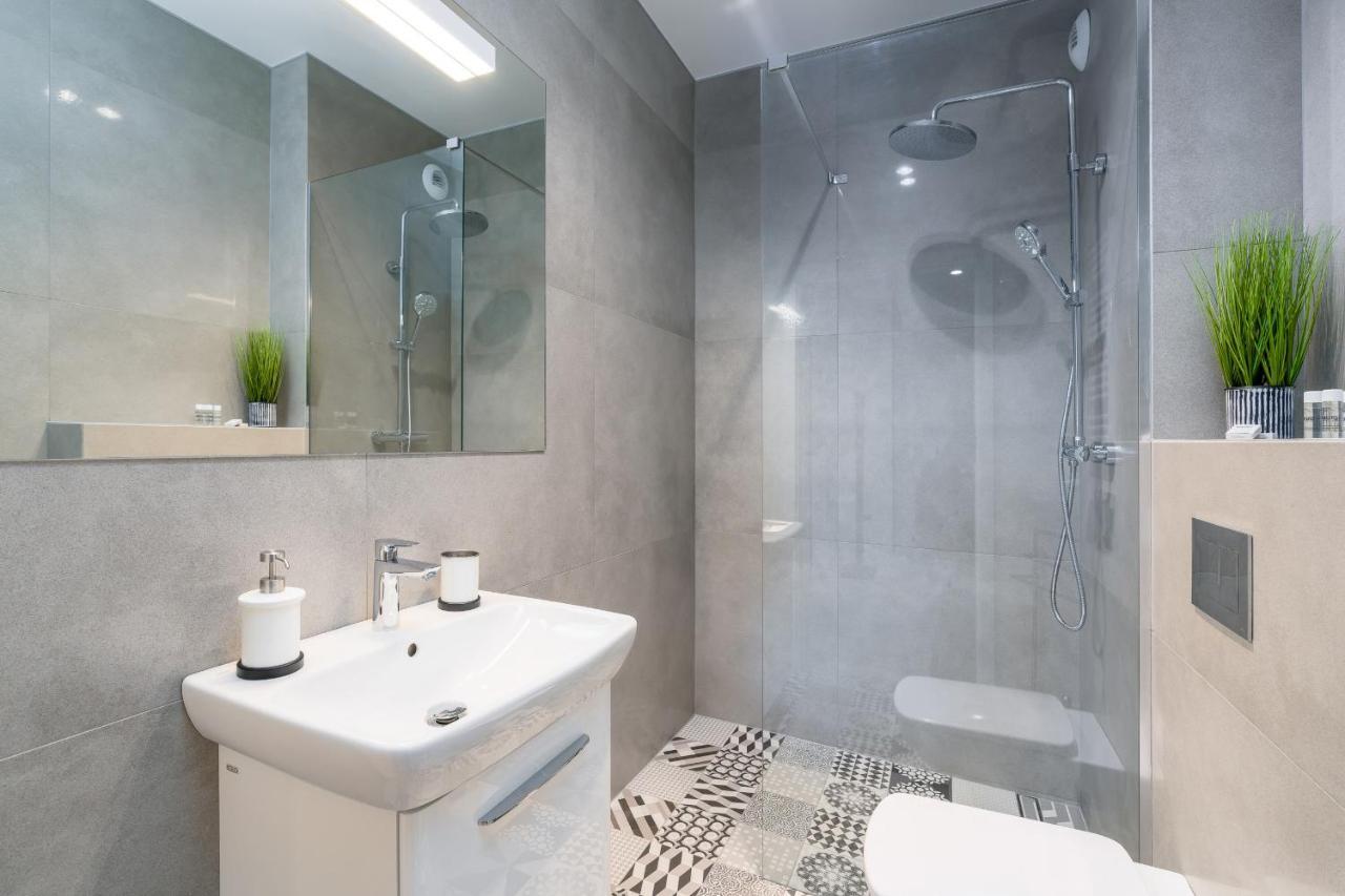 Apartments Poznan Fabryczna By Renters Ngoại thất bức ảnh